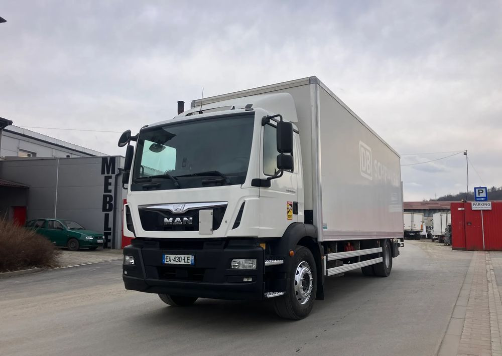 MAN MAN 18.290  kurierka kontener - Camion fourgon: photos 1 MAN MAN 18.290  kurierka kontener - Camion fourgon: photos 1