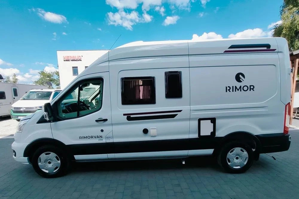 FORD Rimor NEW Ford Van 238 Truma Diesel Roller Shutters Remis AUTOMAT - Fourgon aménagé: photos 3 FORD Rimor NEW Ford Van 238 Truma Diesel Roller Shutters Remis AUTOMAT - Fourgon aménagé: photos 3
