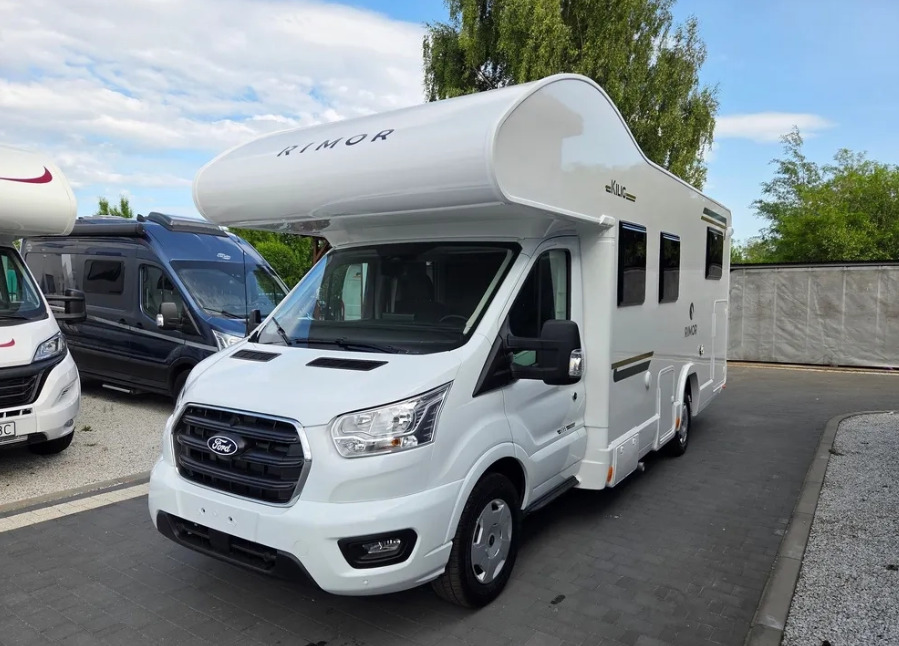 RIMOR Rimor KILIG 695 NEW Retrofitted 5-Passenger Winterized Camera Navigation - Fourgon aménagé: photos 2 RIMOR Rimor KILIG 695 NEW Retrofitted 5-Passenger Winterized Camera Navigation - Fourgon aménagé: photos 2