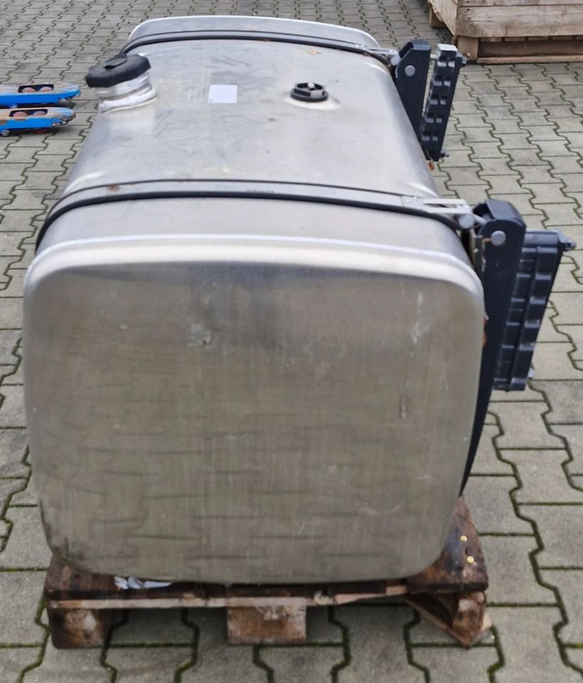 IVECO S WAY HI WAY STRALIS ZBIORNIK PALIWA NOWY - Préparation du carburant: photos 3 IVECO S WAY HI WAY STRALIS ZBIORNIK PALIWA NOWY - Préparation du carburant: photos 3