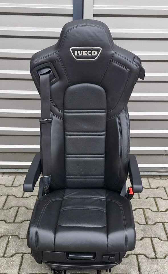 IVECO STRALIS S WAY FOTEL PASAŻERA - Cabine et intérieur: photos 1 IVECO STRALIS S WAY FOTEL PASAŻERA - Cabine et intérieur: photos 1