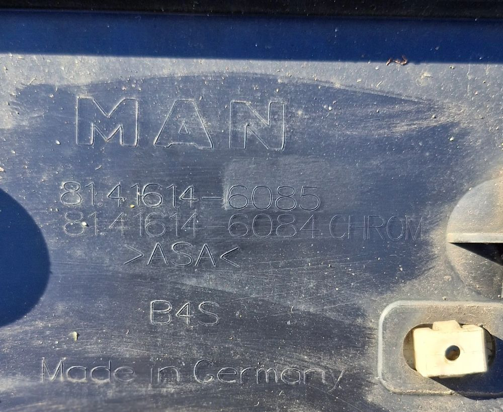 MAN TG3 TGX GRILL ATRAPA DOLNA 81.41614-6085 - Carrosserie et extérieur: photos 2 MAN TG3 TGX GRILL ATRAPA DOLNA 81.41614-6085 - Carrosserie et extérieur: photos 2