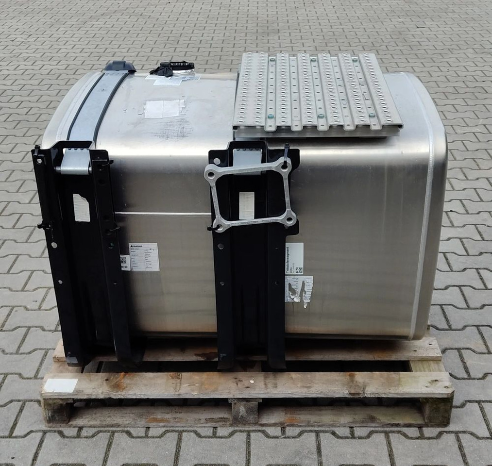MAN TG3 TGX TGS ZBIORNIK PALIWA KOMPLETNY 460L NOWY - Réservoir de carburant pour Camion: photos 2 MAN TG3 TGX TGS ZBIORNIK PALIWA KOMPLETNY 460L NOWY - Réservoir de carburant pour Camion: photos 2