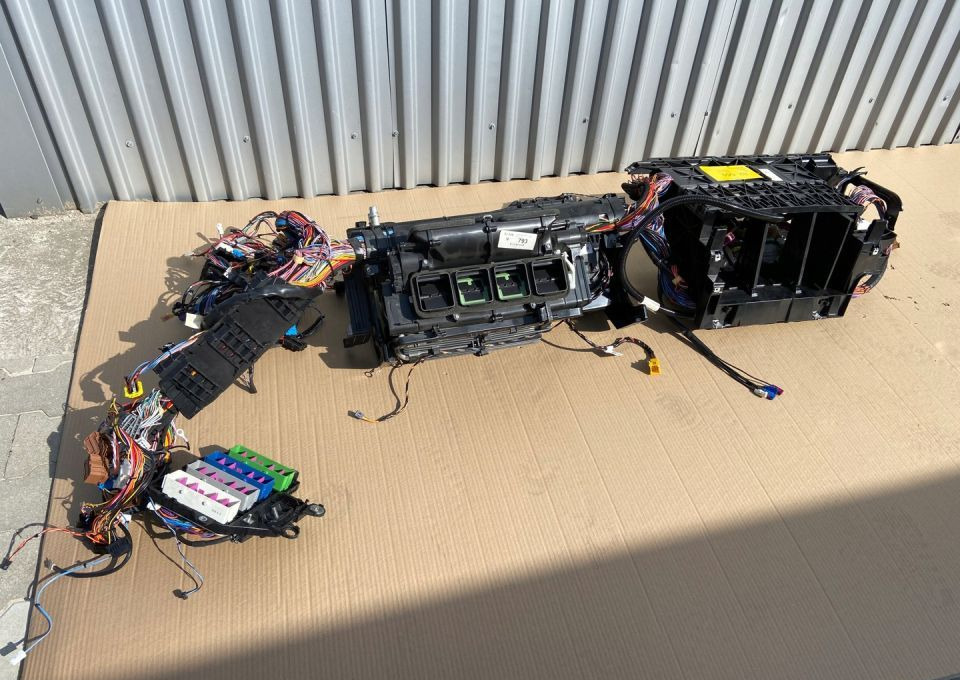 Nagrzewnica Scania S R wiązka instalacja komplet - Chauffage/ Ventilation pour Camion: photos 1 Nagrzewnica Scania S R wiązka instalacja komplet - Chauffage/ Ventilation pour Camion: photos 1