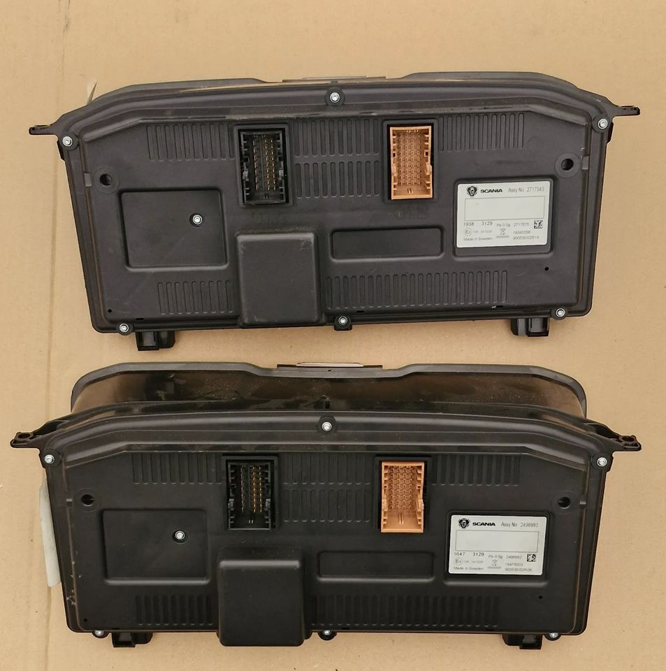 SCANIA R S LICZNIK ZEGARY 2717543 2496980 - Cabine et intérieur: photos 2 SCANIA R S LICZNIK ZEGARY 2717543 2496980 - Cabine et intérieur: photos 2