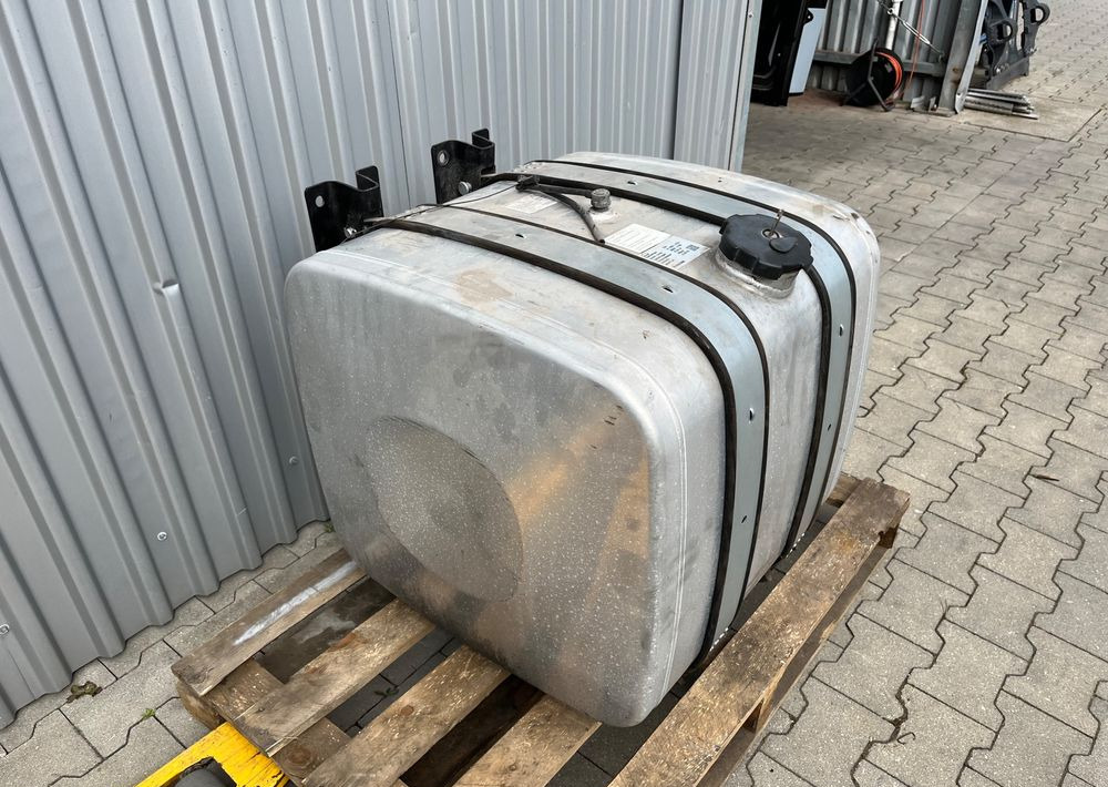 Zbiornik paliwa MAN TGX TGS 250 litrów kompletny - Réservoir de carburant pour Camion: photos 3 Zbiornik paliwa MAN TGX TGS 250 litrów kompletny - Réservoir de carburant pour Camion: photos 3