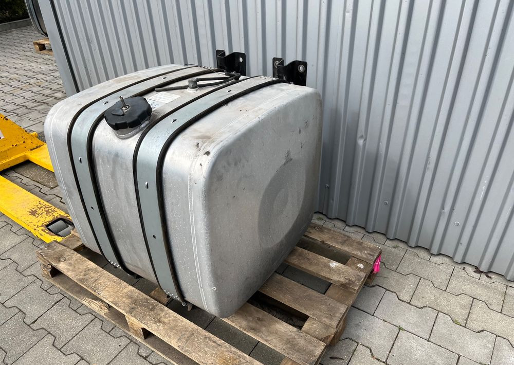 Zbiornik paliwa MAN TGX TGS 250 litrów kompletny - Réservoir de carburant pour Camion: photos 1 Zbiornik paliwa MAN TGX TGS 250 litrów kompletny - Réservoir de carburant pour Camion: photos 1