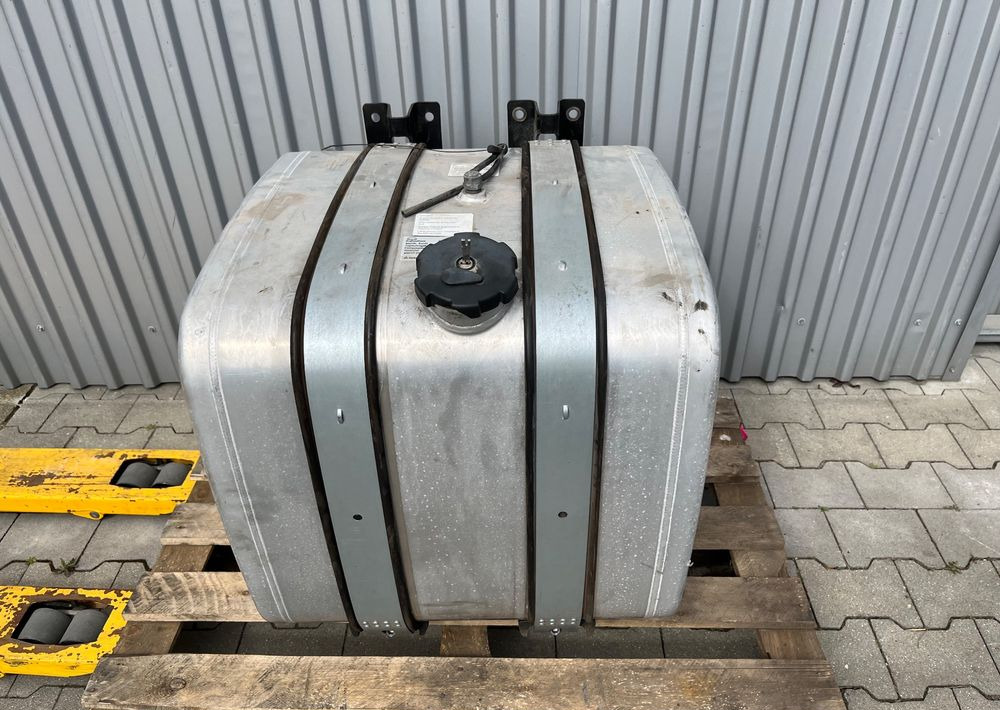 Zbiornik paliwa MAN TGX TGS 250 litrów kompletny - Réservoir de carburant pour Camion: photos 2 Zbiornik paliwa MAN TGX TGS 250 litrów kompletny - Réservoir de carburant pour Camion: photos 2