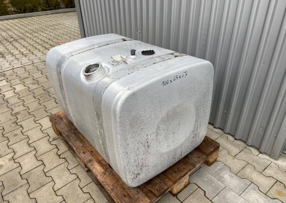 Zbiornik paliwa MAN TGX TGS 375 litrów bak - Réservoir de carburant pour Camion: photos 2 Zbiornik paliwa MAN TGX TGS 375 litrów bak - Réservoir de carburant pour Camion: photos 2