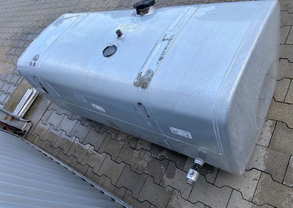 Zbiornik paliwa MAN TGX TGS 600 litrów bak - Réservoir de carburant pour Camion: photos 4 Zbiornik paliwa MAN TGX TGS 600 litrów bak - Réservoir de carburant pour Camion: photos 4
