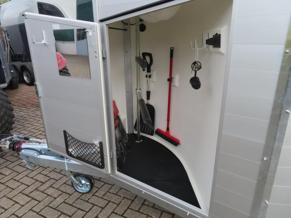 Böckmann Pferdeanhänger Champion R Flügeltür Saka. 100km/h - Van chevaux: photos 4 Böckmann Pferdeanhänger Champion R Flügeltür Saka. 100km/h - Van chevaux: photos 4