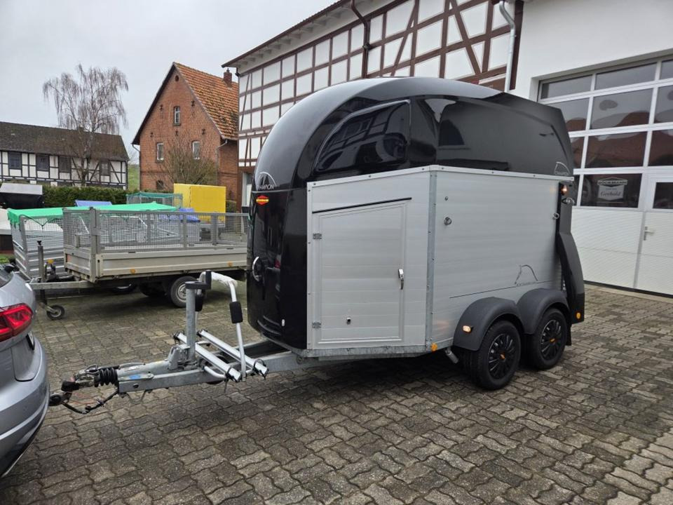 Böckmann Pferdeanhänger Champion R SaKa. WCF-Fahrwerk 100 km/h - Van chevaux: photos 1 Böckmann Pferdeanhänger Champion R SaKa. WCF-Fahrwerk 100 km/h - Van chevaux: photos 1