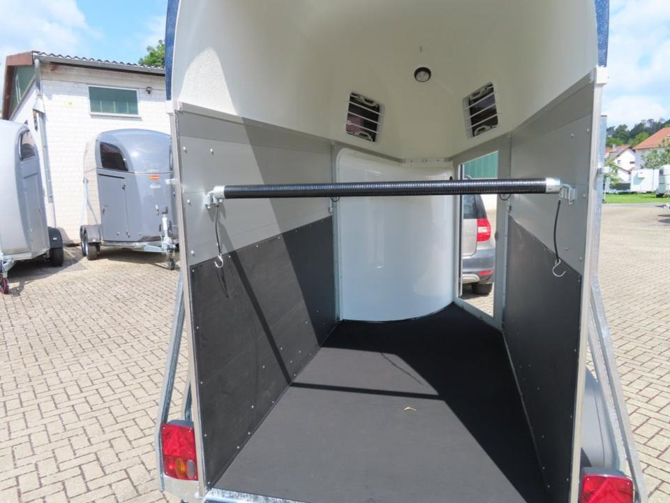 Van chevaux Böckmann Pferdeanhänger Champion UNO Esprit Sattelkammer 100km/h: photos 8