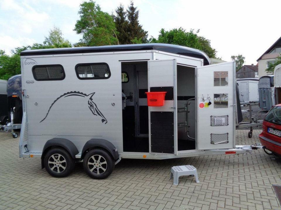 Böckmann Pferdeanhänger Portax L-SR, Videokamera - Van chevaux: photos 1 Böckmann Pferdeanhänger Portax L-SR, Videokamera - Van chevaux: photos 1