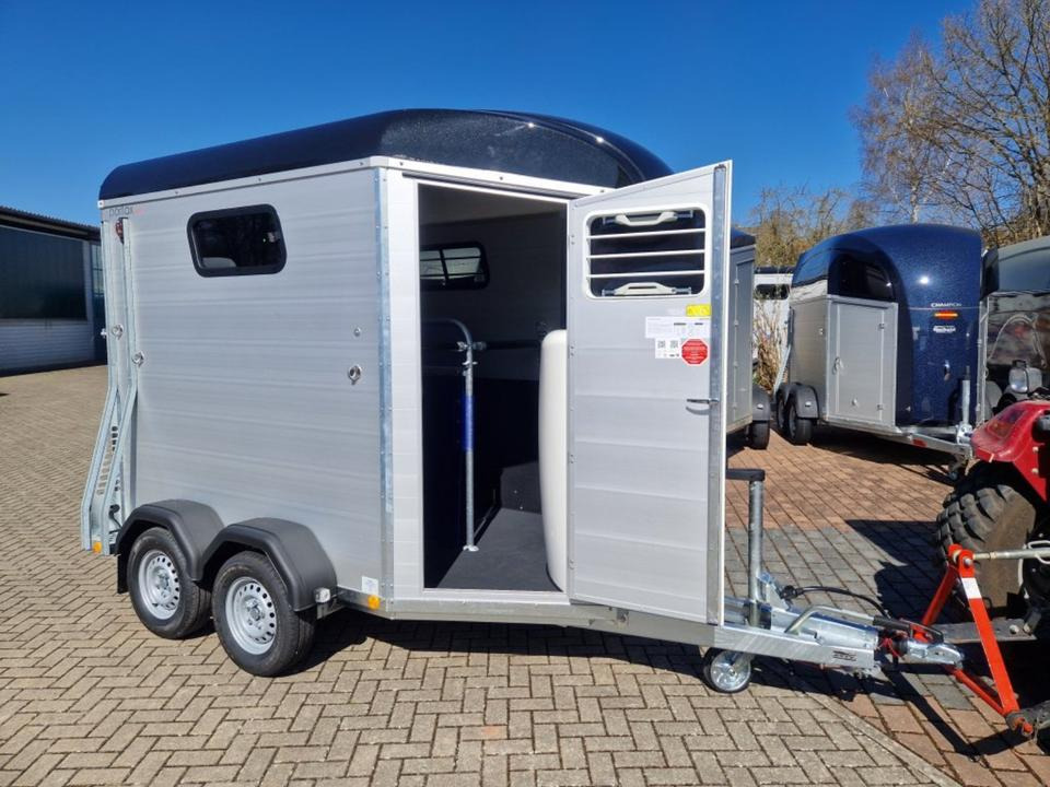 Pferdeanhänger Böckmann Portax Esprit Nex Gen Saka Flügeltür 2,4t - Van chevaux: photos 4 Pferdeanhänger Böckmann Portax Esprit Nex Gen Saka Flügeltür 2,4t - Van chevaux: photos 4
