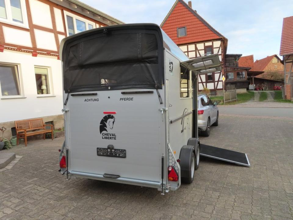 Pferdeanhänger Cheval Liberte MAXI 2 Sattelraum 100 km/h Kamera - Van chevaux: photos 3 Pferdeanhänger Cheval Liberte MAXI 2 Sattelraum 100 km/h Kamera - Van chevaux: photos 3