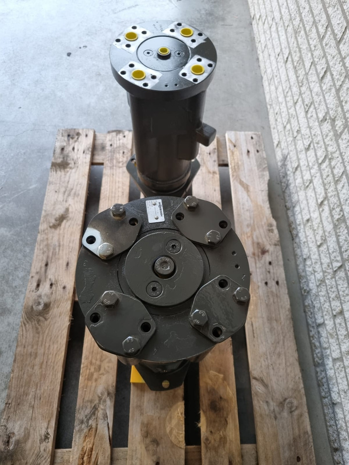 SENNEBOGEN Rotary union / Centrale doorvoer 113604 / 034570 - Hydraulique pour Pelle de manutention: photos 3 SENNEBOGEN Rotary union / Centrale doorvoer 113604 / 034570 - Hydraulique pour Pelle de manutention: photos 3