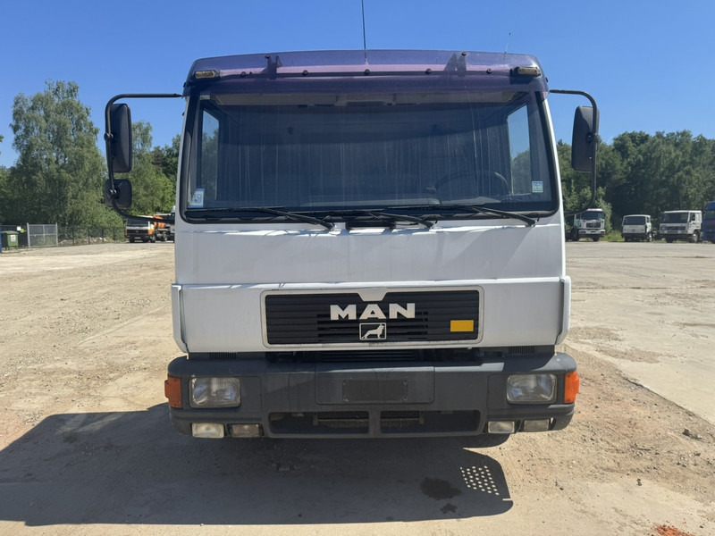 MAN 12.224 (MANUAL GEARBOX / EURO 2 / BELGIAN TRUCK IN GOOD CONDITION !!!) - Châssis cabine: photos 3 MAN 12.224 (MANUAL GEARBOX / EURO 2 / BELGIAN TRUCK IN GOOD CONDITION !!!) - Châssis cabine: photos 3