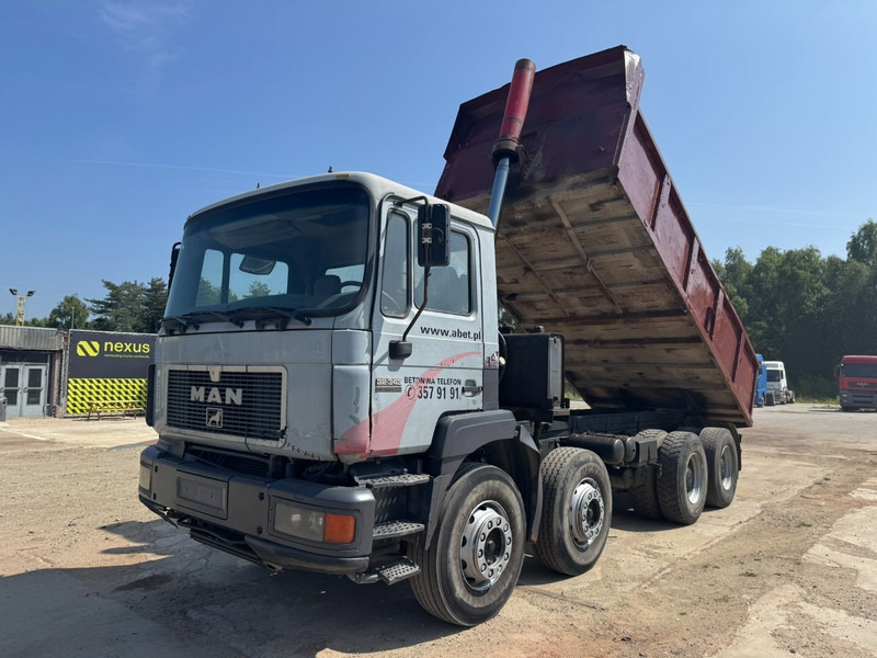 MAN 32.343 (BIG AXLE / STEEL SUSPENSION / MANUAL GEARBOX / 12 TIRES / EURO 2) - Camion benne: photos 1 MAN 32.343 (BIG AXLE / STEEL SUSPENSION / MANUAL GEARBOX / 12 TIRES / EURO 2) - Camion benne: photos 1