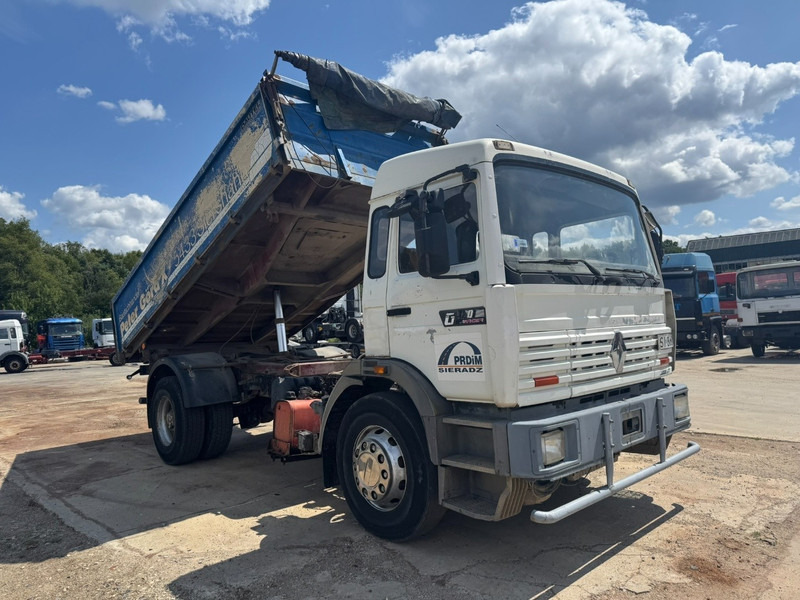 Renault G 300 Manager (GRAND PONT / SUSPENSION LAMES / POMPE MANUELLE) - Camion benne: photos 3 Renault G 300 Manager (GRAND PONT / SUSPENSION LAMES / POMPE MANUELLE) - Camion benne: photos 3