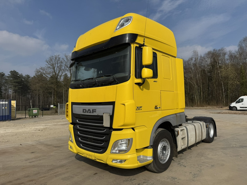 DAF 106 XF 460 Super Space Cab (MANUAL GEARBOX / BOITE MANUELLE / EURO 6) - Tracteur routier: photos 1 DAF 106 XF 460 Super Space Cab (MANUAL GEARBOX / BOITE MANUELLE / EURO 6) - Tracteur routier: photos 1