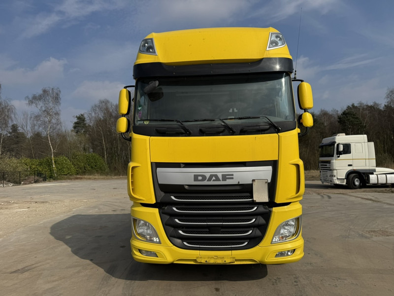 DAF 106 XF 460 Super Space Cab (MANUAL GEARBOX / BOITE MANUELLE / EURO 6) - Tracteur routier: photos 2 DAF 106 XF 460 Super Space Cab (MANUAL GEARBOX / BOITE MANUELLE / EURO 6) - Tracteur routier: photos 2
