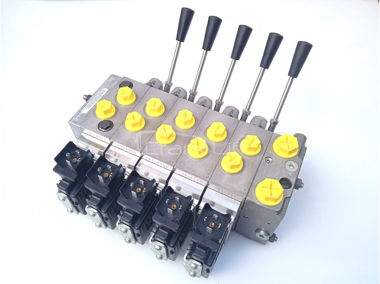 Rozdzielacz Danfoss PVG32 - 5 sekcji - Valve hydraulique pour Grue auxiliaire: photos 2 Rozdzielacz Danfoss PVG32 - 5 sekcji - Valve hydraulique pour Grue auxiliaire: photos 2