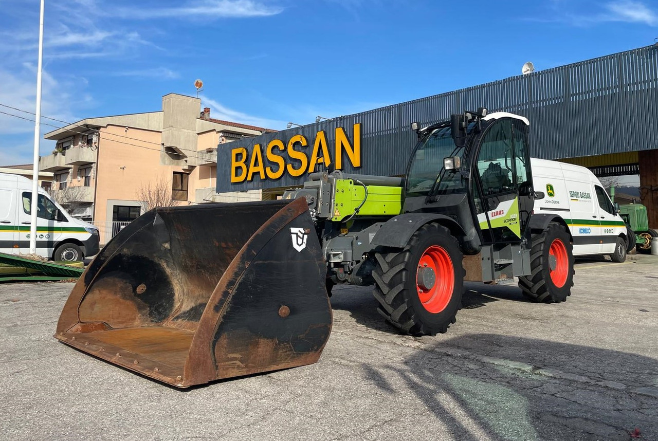 CLAAS TELESCOPICO SCORPION 10.33 - Chariot télescopique: photos 1 CLAAS TELESCOPICO SCORPION 10.33 - Chariot télescopique: photos 1