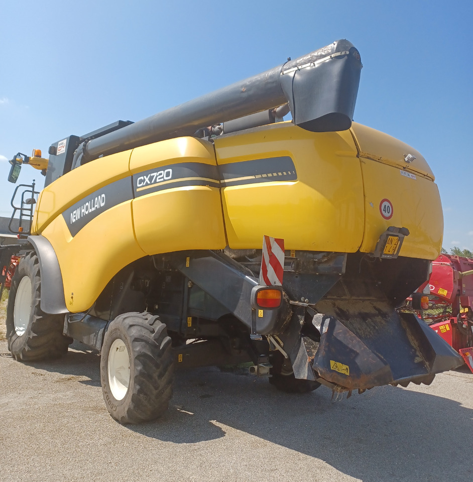 NEW HOLLAND MIETITREBBIA CX 720 - Moissonneuse-batteuse: photos 4 NEW HOLLAND MIETITREBBIA CX 720 - Moissonneuse-batteuse: photos 4