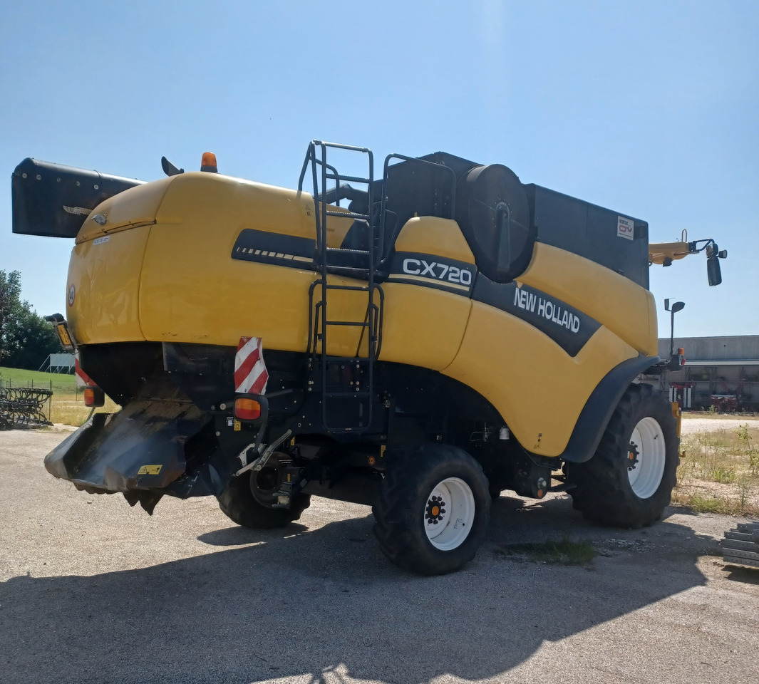 NEW HOLLAND MIETITREBBIA CX 720 - Moissonneuse-batteuse: photos 5 NEW HOLLAND MIETITREBBIA CX 720 - Moissonneuse-batteuse: photos 5