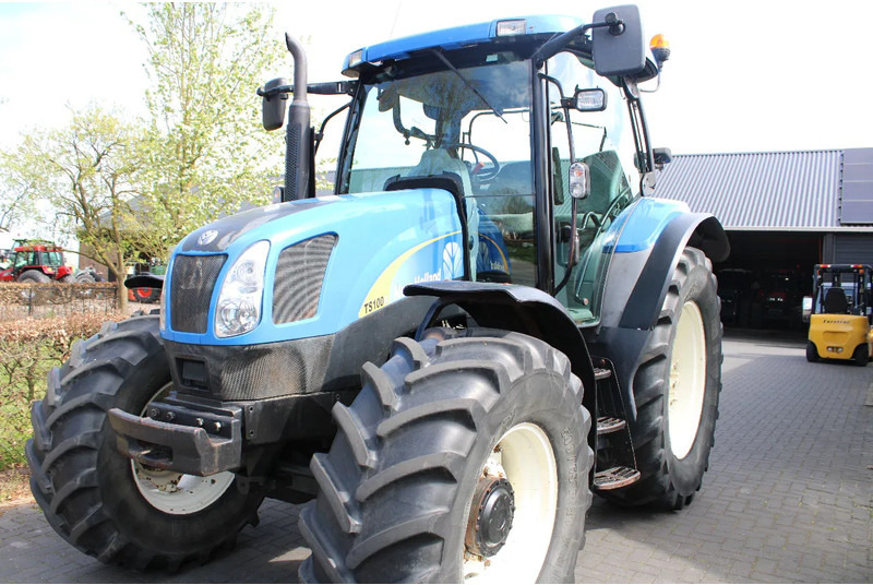 New Holland TS100A TS100A - Tracteur agricole: photos 5 New Holland TS100A TS100A - Tracteur agricole: photos 5