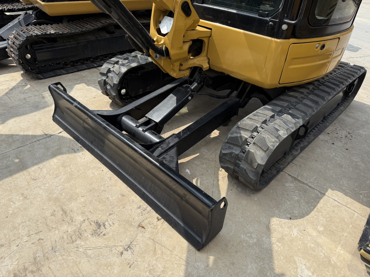 Mini pelle CATERPILLAR 303.5e: photos 6 Mini pelle CATERPILLAR 303.5e: photos 6