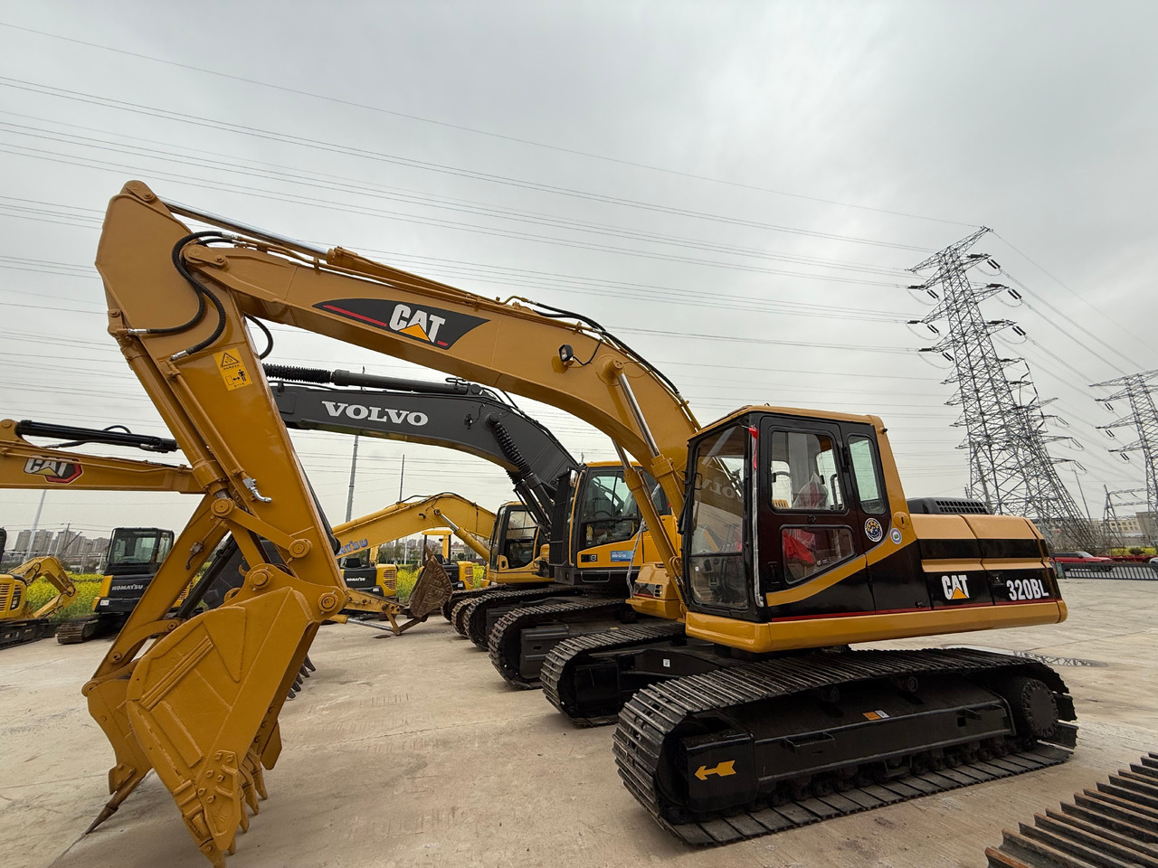 CATERPILLAR 320B - Pelle sur chenille: photos 3 CATERPILLAR 320B - Pelle sur chenille: photos 3