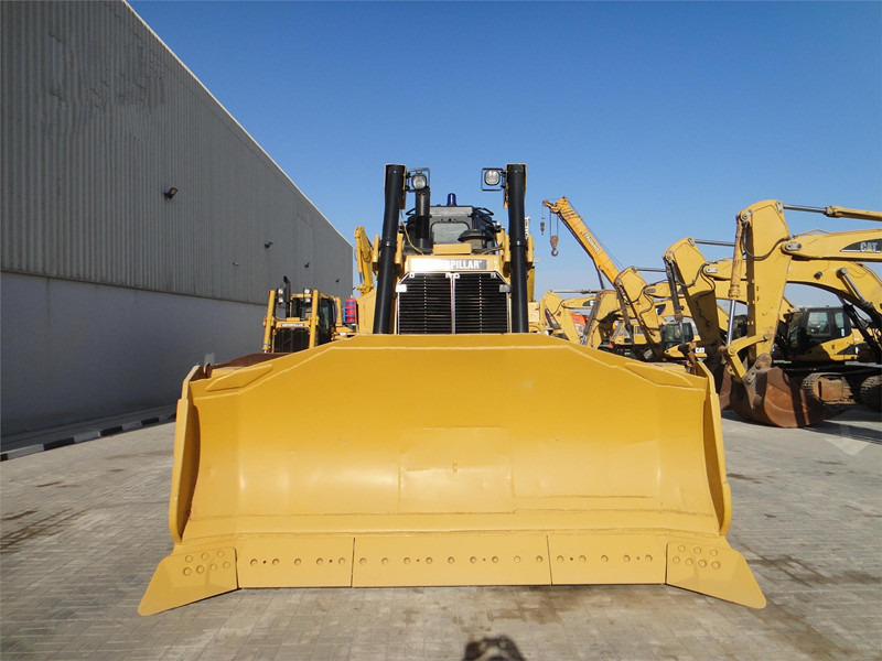 CATERPILLAR D8R - Bulldozer: photos 1 CATERPILLAR D8R - Bulldozer: photos 1