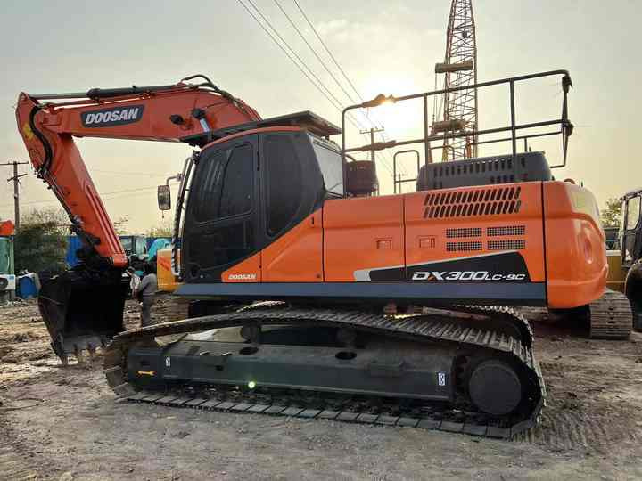Doosan Construction Equipment Dx300 , Used Earth-moving Machine Doosan Excavator , Doosan Heavy Machines for Sale - Pelle: photos 2 Doosan Construction Equipment Dx300 , Used Earth-moving Machine Doosan Excavator , Doosan Heavy Machines for Sale - Pelle: photos 2