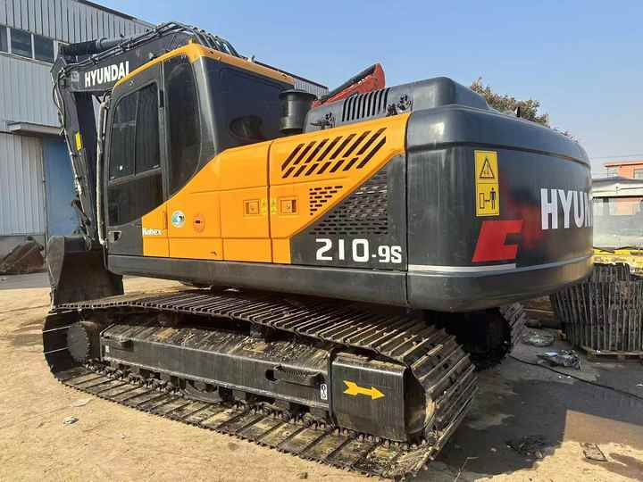 Korean Original HYUNDAI 210-9 Wheeled Excavator Low Price Sale High Quality Wheeled Excavator HUNDAI210W-9 - Pelle sur chenille: photos 2 Korean Original HYUNDAI 210-9 Wheeled Excavator Low Price Sale High Quality Wheeled Excavator HUNDAI210W-9 - Pelle sur chenille: photos 2