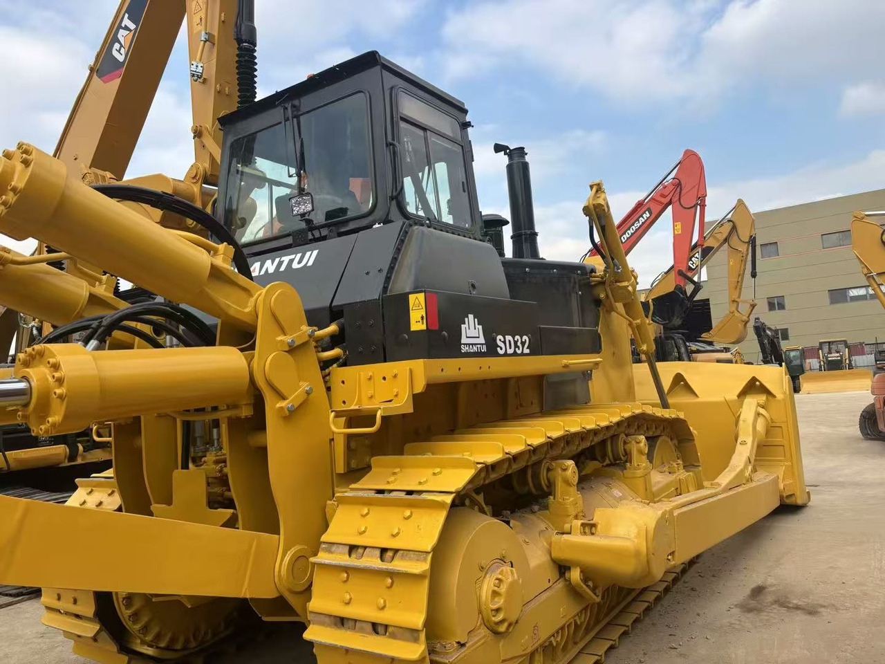 SHANTUI SD32 - Bulldozer: photos 2 SHANTUI SD32 - Bulldozer: photos 2