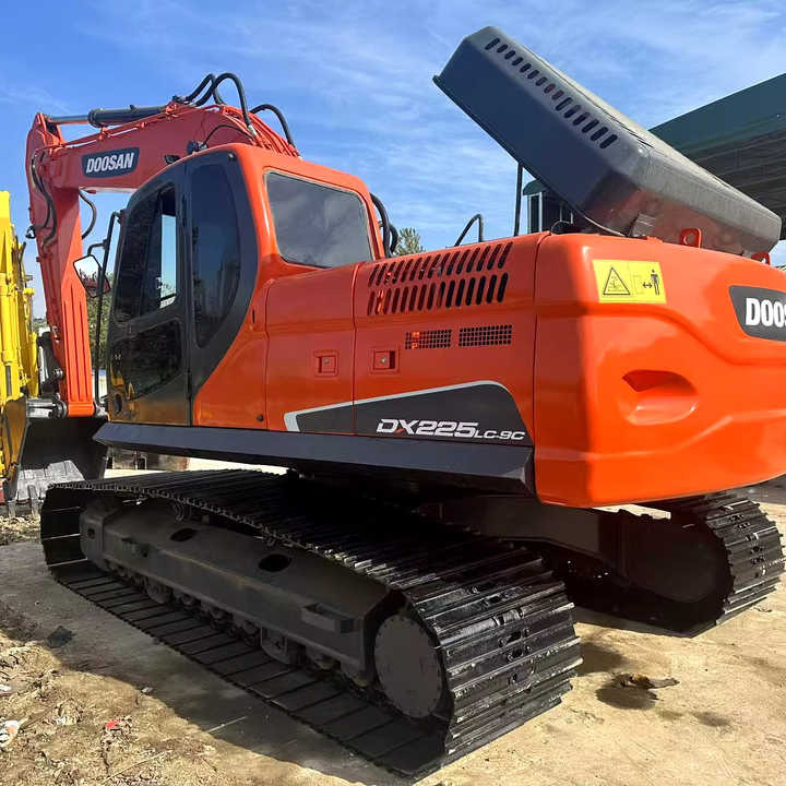 Second Hand Doosan Dx225 Excavator 20tons Middle Machine for Sale Excellent Condition Doosan Dx225 300 Hot Sale Machine - Pelle: photos 1 Second Hand Doosan Dx225 Excavator 20tons Middle Machine for Sale Excellent Condition Doosan Dx225 300 Hot Sale Machine - Pelle: photos 1