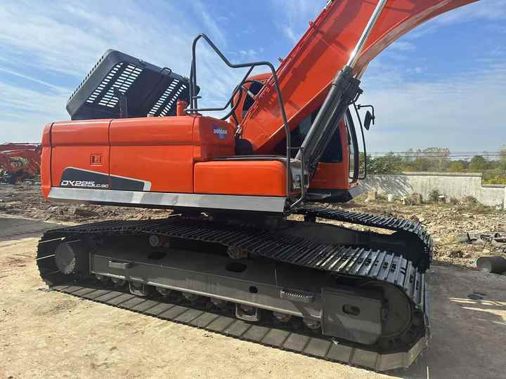 Second Hand Doosan Dx225 Excavator 20tons Middle Machine for Sale Excellent Condition Doosan Dx225 300 Hot Sale Machine - Pelle: photos 3 Second Hand Doosan Dx225 Excavator 20tons Middle Machine for Sale Excellent Condition Doosan Dx225 300 Hot Sale Machine - Pelle: photos 3