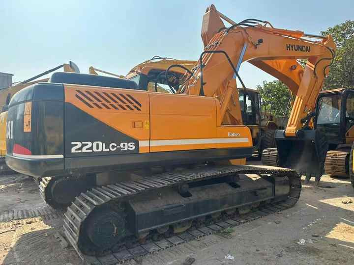 Second Hand Original Korea Brand hyundai 220-9 Excavator for Sale - Pelle sur chenille: photos 2 Second Hand Original Korea Brand hyundai 220-9 Excavator for Sale - Pelle sur chenille: photos 2
