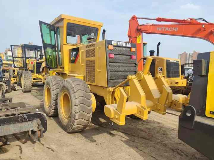 Used Caterpillar 120H Motor Grader Superior Performance Cat120H Wheeled Motor Grader Powerful Cheap for Sale - Niveleuse: photos 3 Used Caterpillar 120H Motor Grader Superior Performance Cat120H Wheeled Motor Grader Powerful Cheap for Sale - Niveleuse: photos 3