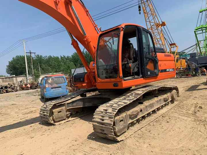 Used Digger DOOSAN DX300 Construction Machinery Construction Digger Used DOOSAN DX300 Cheap Excavator - Pelle sur chenille: photos 3 Used Digger DOOSAN DX300 Construction Machinery Construction Digger Used DOOSAN DX300 Cheap Excavator - Pelle sur chenille: photos 3