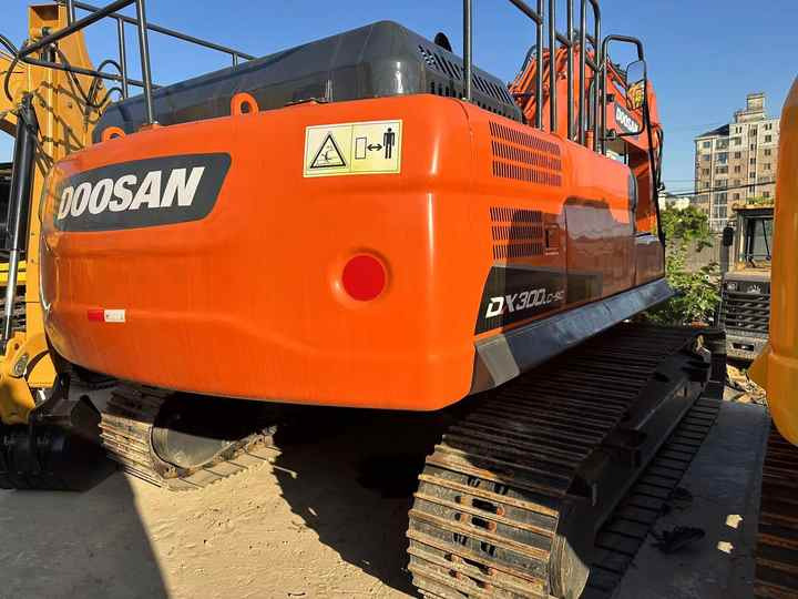 Used Digger DOOSAN DX300 Construction Machinery Construction Digger Used DOOSAN DX300 Cheap Excavator - Pelle sur chenille: photos 4 Used Digger DOOSAN DX300 Construction Machinery Construction Digger Used DOOSAN DX300 Cheap Excavator - Pelle sur chenille: photos 4