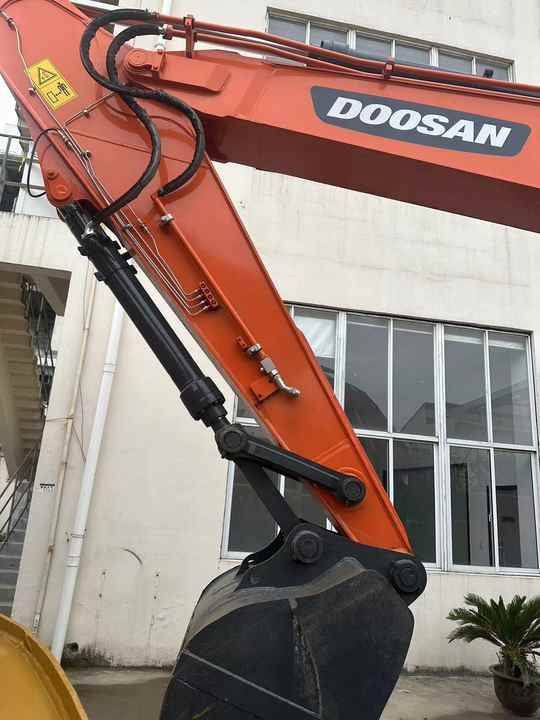 Used Digger DOOSAN DX300 Construction Machinery Construction Digger Used DOOSAN DX300 Cheap Excavator - Pelle sur chenille: photos 5 Used Digger DOOSAN DX300 Construction Machinery Construction Digger Used DOOSAN DX300 Cheap Excavator - Pelle sur chenille: photos 5