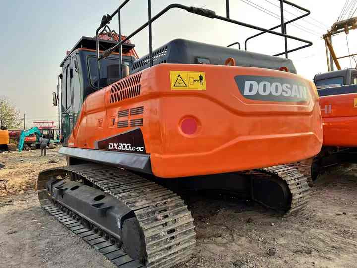 Used Digger DOOSAN DX300 Construction Machinery Construction Digger Used DOOSAN DX300 Cheap Excavator - Pelle sur chenille: photos 5 Used Digger DOOSAN DX300 Construction Machinery Construction Digger Used DOOSAN DX300 Cheap Excavator - Pelle sur chenille: photos 5