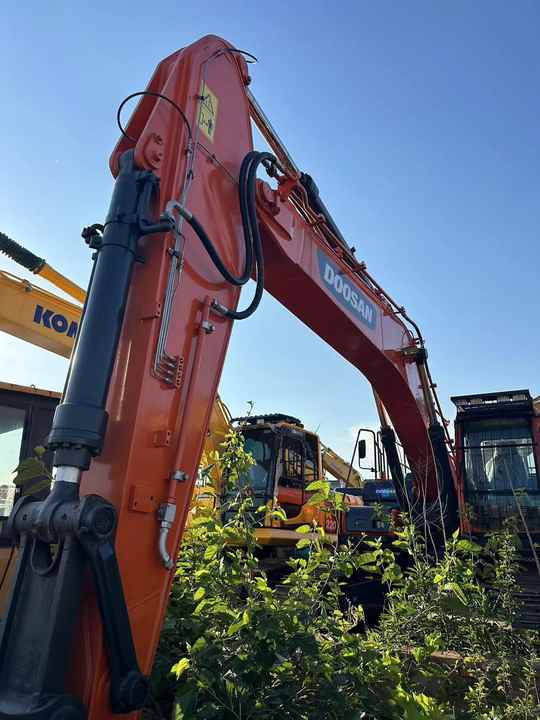 Used Digger DOOSAN DX300 Construction Machinery Construction Digger Used DOOSAN DX300 Cheap Excavator - Pelle sur chenille: photos 5 Used Digger DOOSAN DX300 Construction Machinery Construction Digger Used DOOSAN DX300 Cheap Excavator - Pelle sur chenille: photos 5