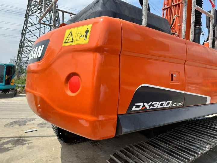 Used Excavator Doosan DX300 Excavators Mini Equipment Earth Moving Machinery Doosan Digger Excavator for Sale - Pelle: photos 3 Used Excavator Doosan DX300 Excavators Mini Equipment Earth Moving Machinery Doosan Digger Excavator for Sale - Pelle: photos 3