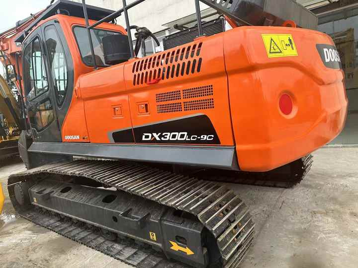 Used Excavator Doosan DX300 Excavators Mini Equipment Earth Moving Machinery Doosan Digger Excavator for Sale - Pelle sur chenille: photos 3 Used Excavator Doosan DX300 Excavators Mini Equipment Earth Moving Machinery Doosan Digger Excavator for Sale - Pelle sur chenille: photos 3