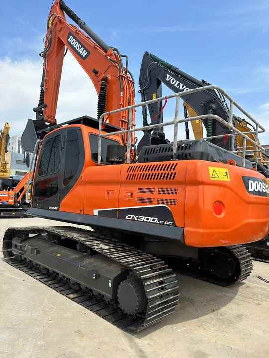 Used Excavator Doosan DX300 Excavators Mini Equipment Earth Moving Machinery Doosan Digger Excavator for Sale - Pelle: photos 2 Used Excavator Doosan DX300 Excavators Mini Equipment Earth Moving Machinery Doosan Digger Excavator for Sale - Pelle: photos 2