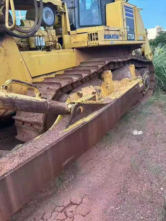 Used Large Komatsu 375 Bulldozer Komatsu D375A Bulldozer Original Paint Strong Power in Very Good Condition Low Price for Sale - Bulldozer: photos 4 Used Large Komatsu 375 Bulldozer Komatsu D375A Bulldozer Original Paint Strong Power in Very Good Condition Low Price for Sale - Bulldozer: photos 4